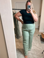 Load image into Gallery viewer, LIGHTWEIGHT HIGH RISE PANTS
